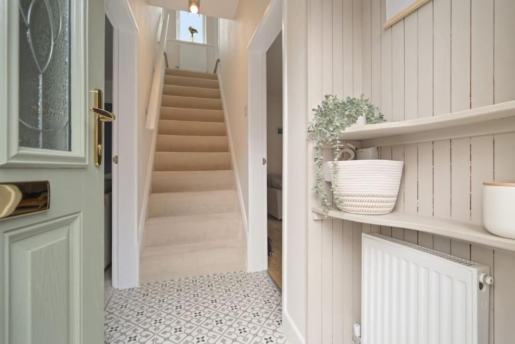 Picturesque Victorian Apartment Worcester