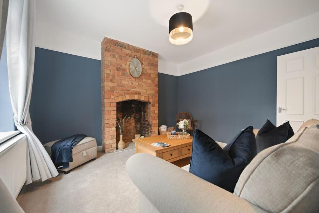 Picturesque Victorian Apartment *