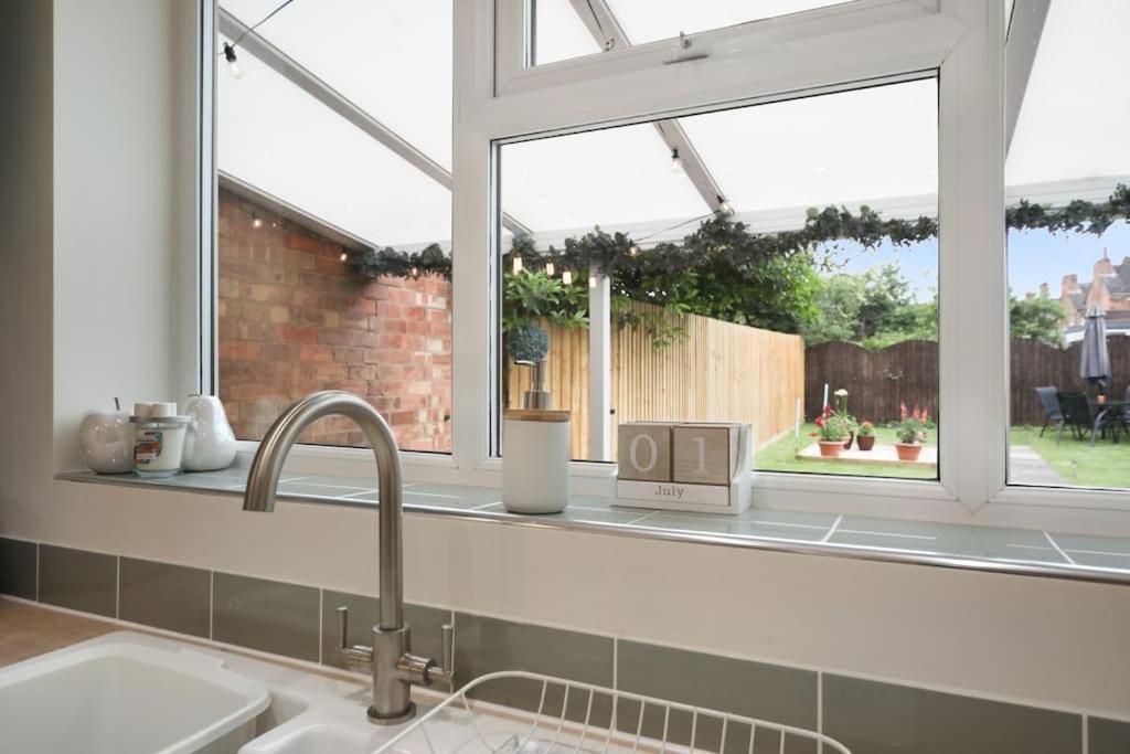 Picturesque Victorian Apartment Worcester