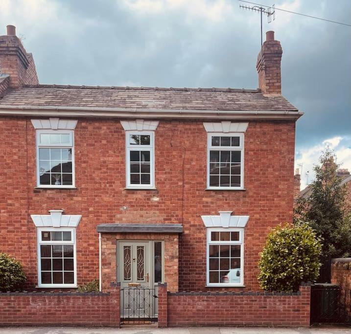Picturesque Victorian Apartment Worcester