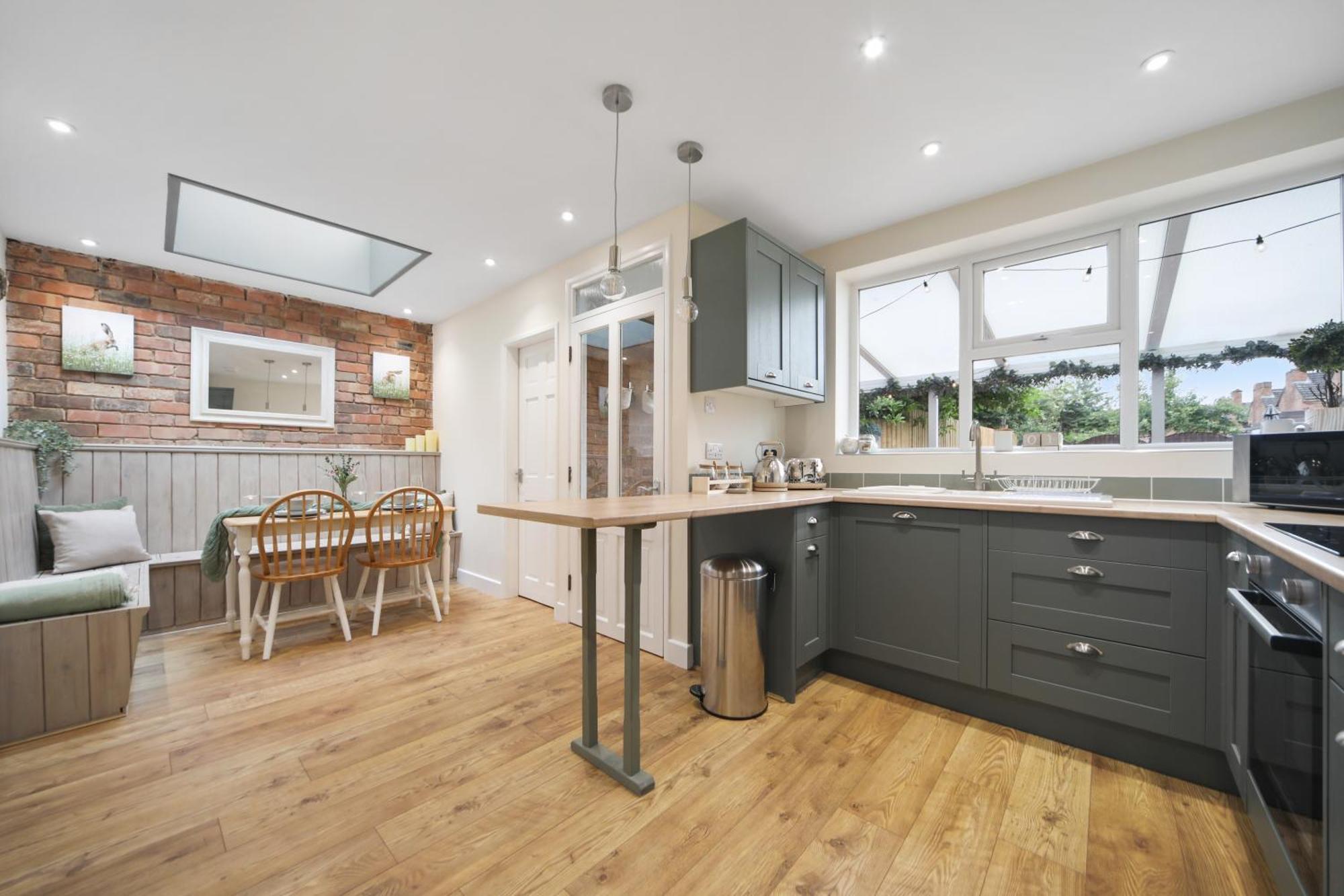 Picturesque Victorian Apartment Worcester